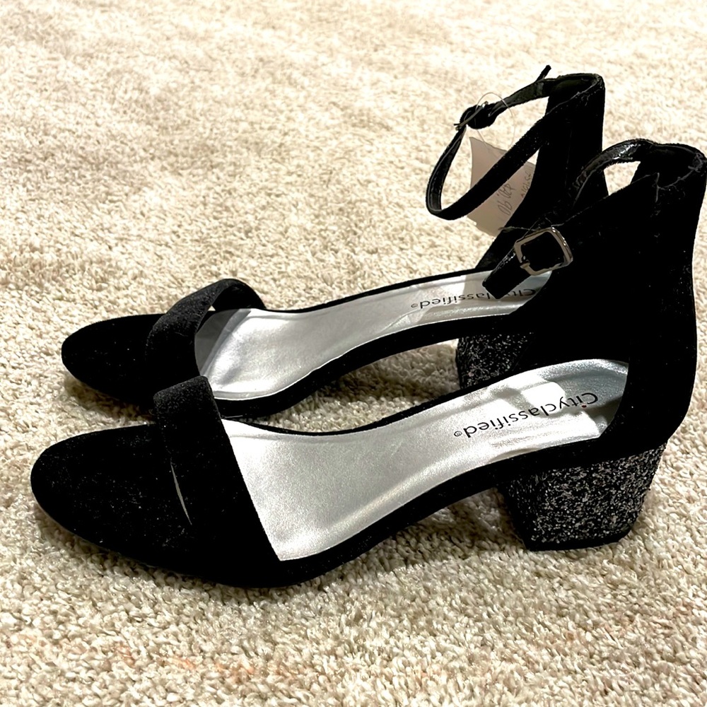Black velvet block heel